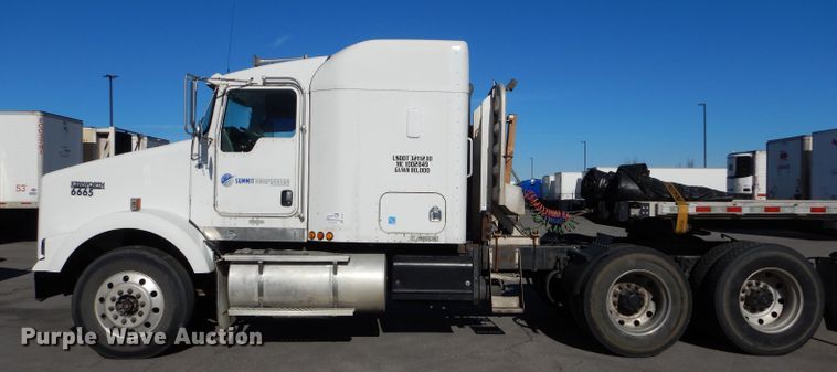 image for item DH4285 2003 Kenworth T800 semi truck