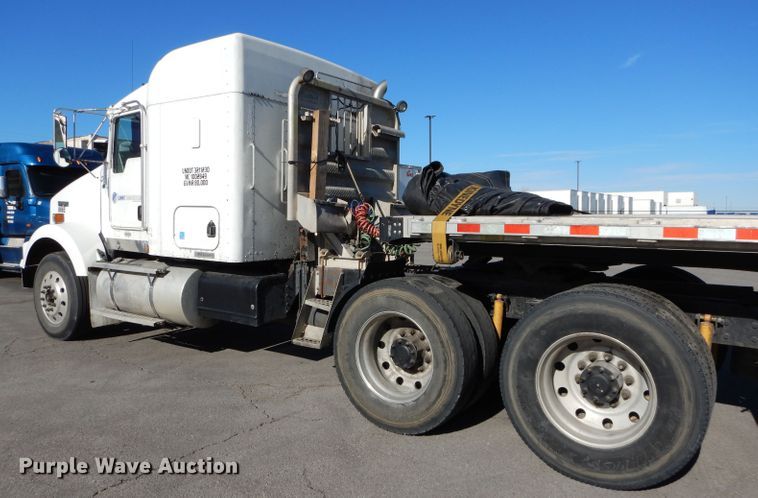 image for item DH4285 2003 Kenworth T800 semi truck