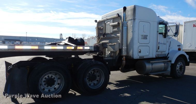 image for item DH4285 2003 Kenworth T800 semi truck