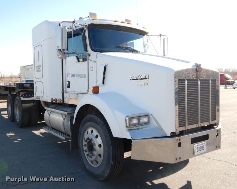 image for item DH4285 2003 Kenworth T800 semi truck