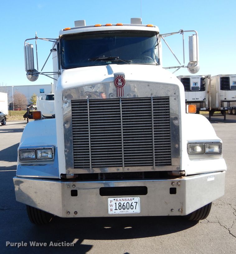 image for item DH4285 2003 Kenworth T800 semi truck