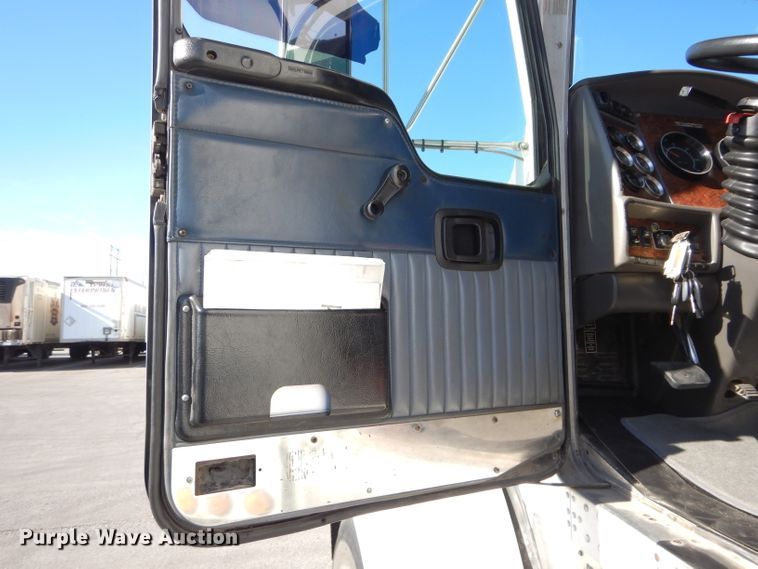 image for item DH4285 2003 Kenworth T800 semi truck