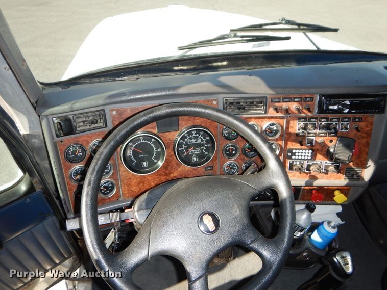 image for item DH4285 2003 Kenworth T800 semi truck