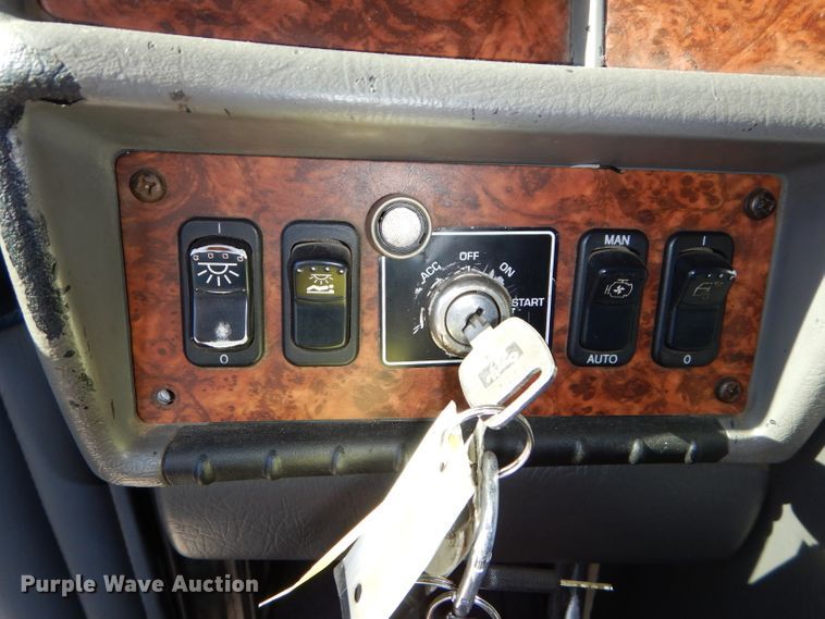 image for item DH4285 2003 Kenworth T800 semi truck