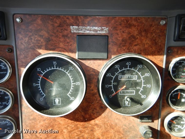 image for item DH4285 2003 Kenworth T800 semi truck