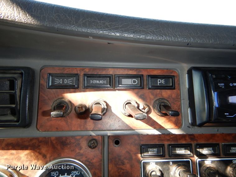 image for item DH4285 2003 Kenworth T800 semi truck