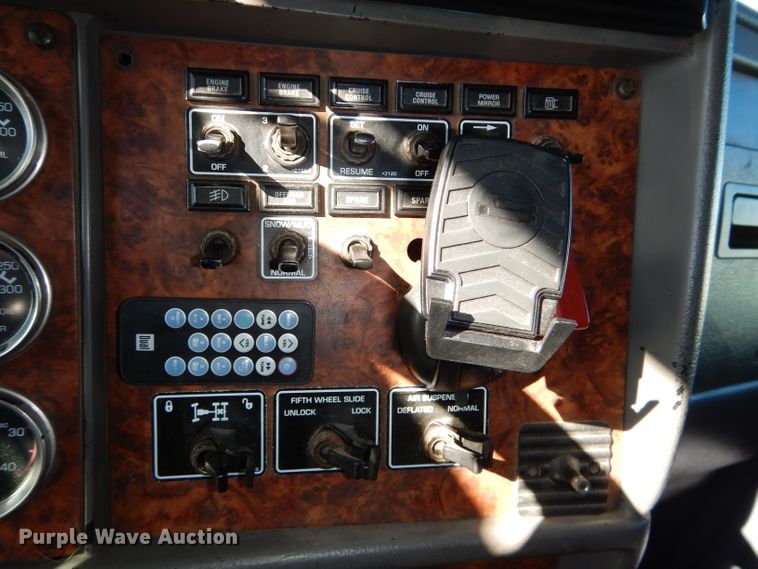 image for item DH4285 2003 Kenworth T800 semi truck