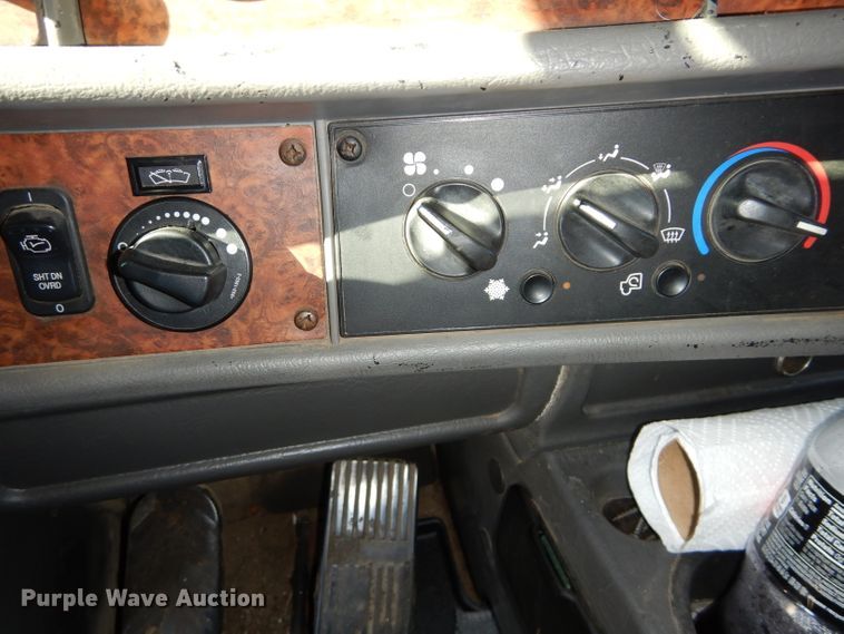 image for item DH4285 2003 Kenworth T800 semi truck