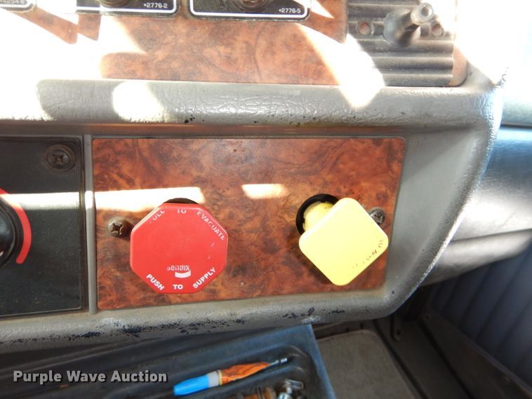 image for item DH4285 2003 Kenworth T800 semi truck