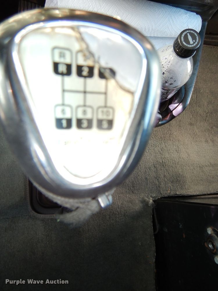 image for item DH4285 2003 Kenworth T800 semi truck