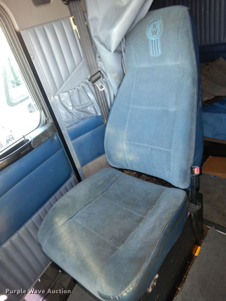 image for item DH4285 2003 Kenworth T800 semi truck