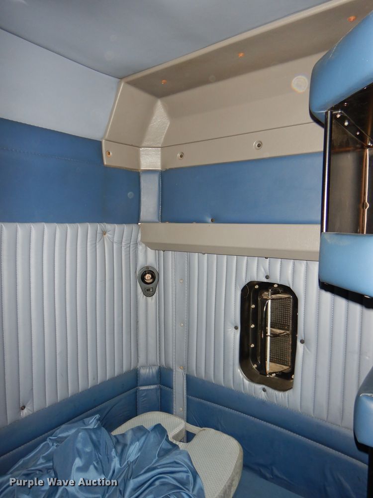 image for item DH4285 2003 Kenworth T800 semi truck