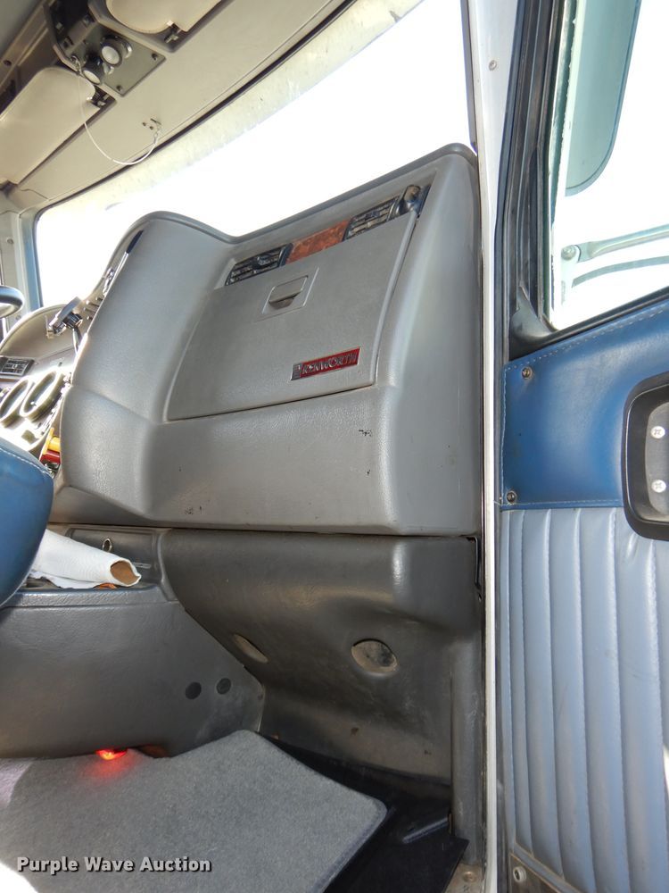 image for item DH4285 2003 Kenworth T800 semi truck