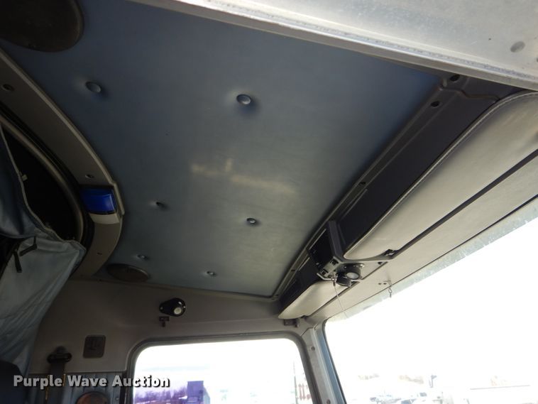 image for item DH4285 2003 Kenworth T800 semi truck