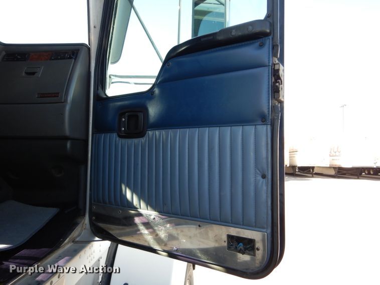 image for item DH4285 2003 Kenworth T800 semi truck