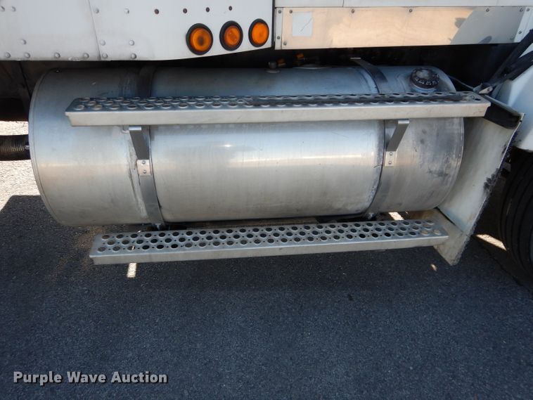 image for item DH4285 2003 Kenworth T800 semi truck