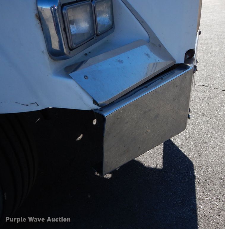 image for item DH4285 2003 Kenworth T800 semi truck