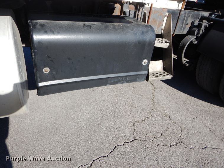 image for item DH4285 2003 Kenworth T800 semi truck