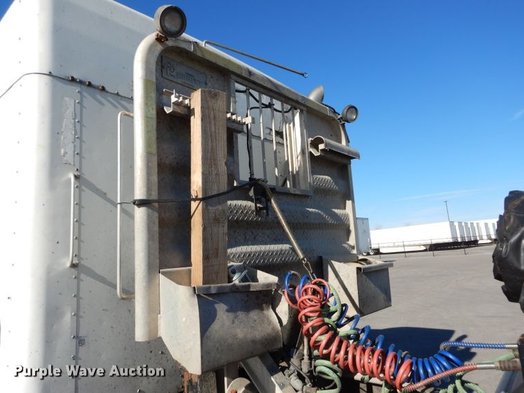 image for item DH4285 2003 Kenworth T800 semi truck