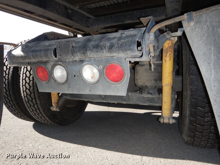 image for item DH4285 2003 Kenworth T800 semi truck