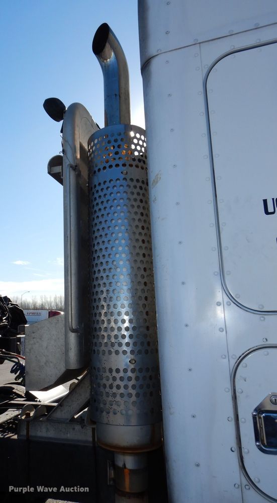 image for item DH4285 2003 Kenworth T800 semi truck