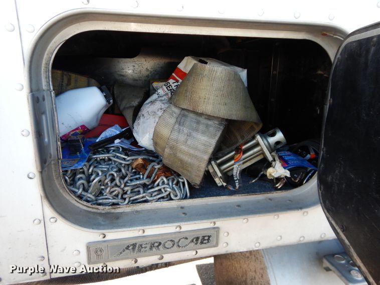 image for item DH4285 2003 Kenworth T800 semi truck