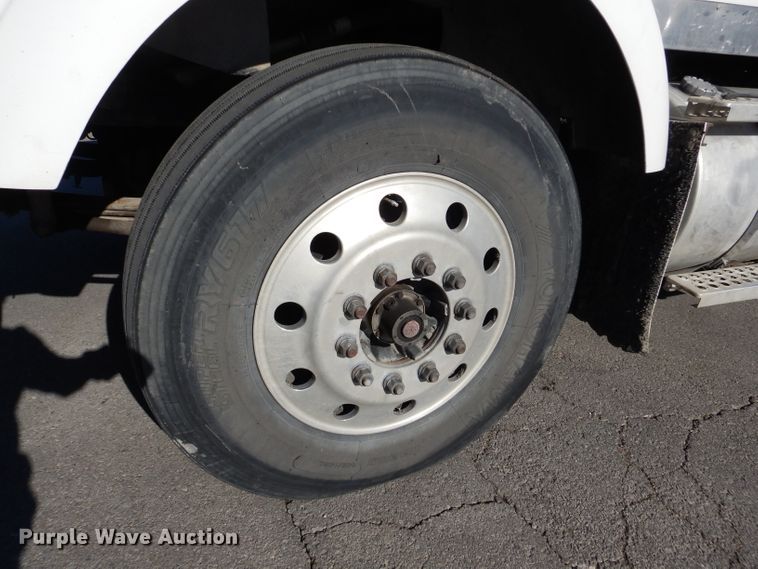 image for item DH4285 2003 Kenworth T800 semi truck