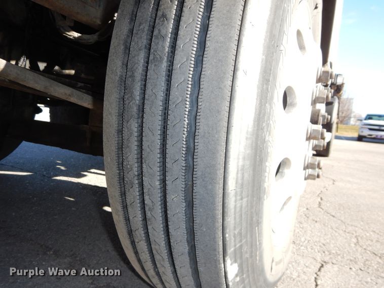 image for item DH4285 2003 Kenworth T800 semi truck