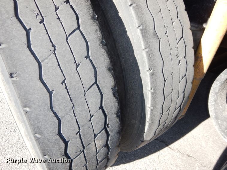 image for item DH4285 2003 Kenworth T800 semi truck