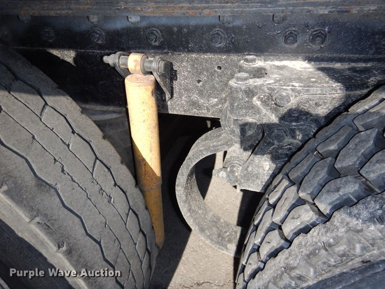 image for item DH4285 2003 Kenworth T800 semi truck