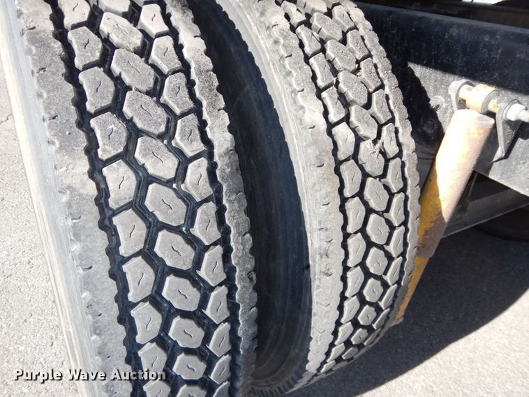 image for item DH4285 2003 Kenworth T800 semi truck