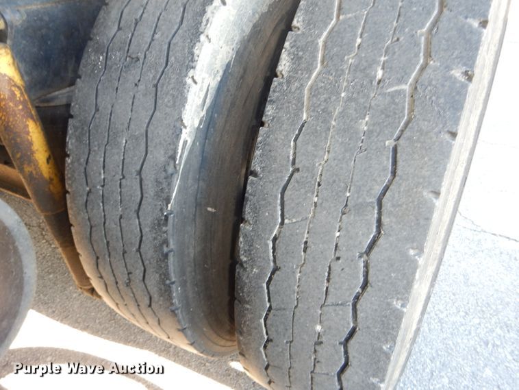 image for item DH4285 2003 Kenworth T800 semi truck