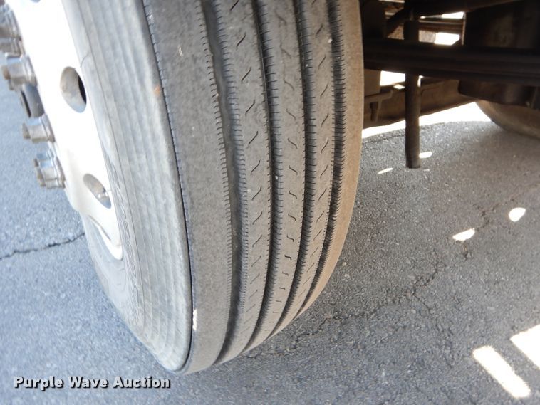 image for item DH4285 2003 Kenworth T800 semi truck