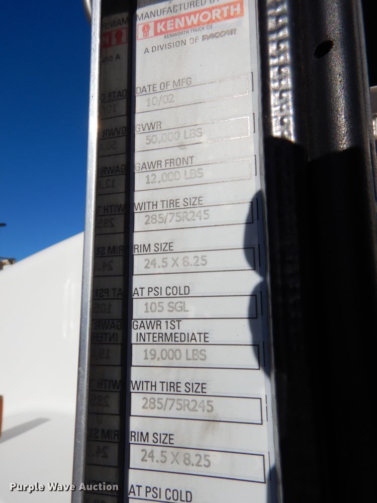 image for item DH4285 2003 Kenworth T800 semi truck