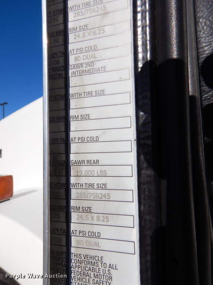 image for item DH4285 2003 Kenworth T800 semi truck