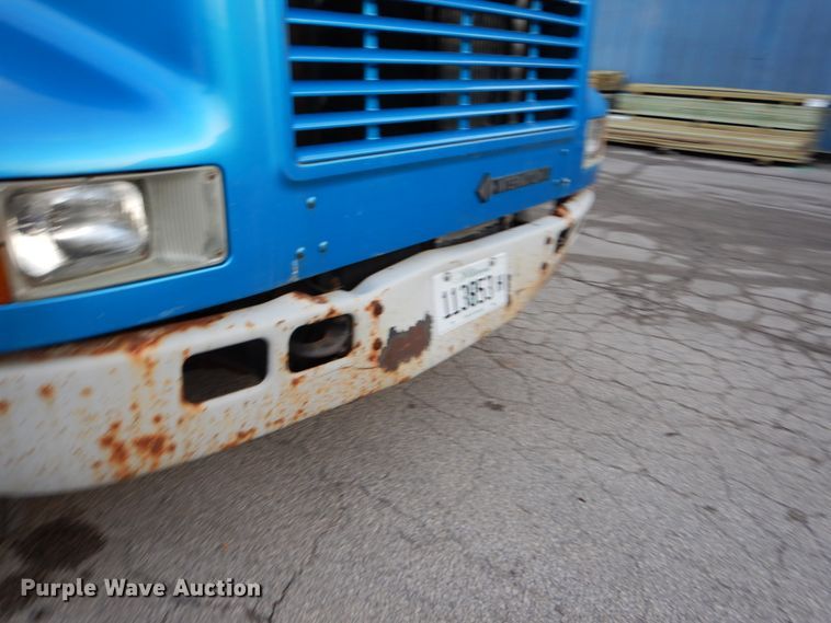 image for item DH5017 1998 International 4700 box truck