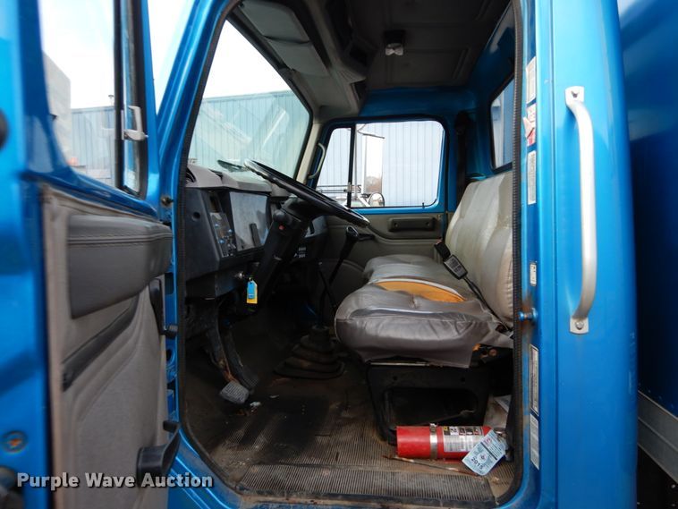 image for item DH5017 1998 International 4700 box truck