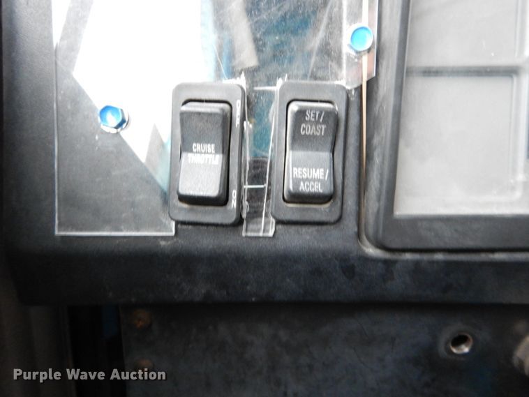 image for item DH5017 1998 International 4700 box truck