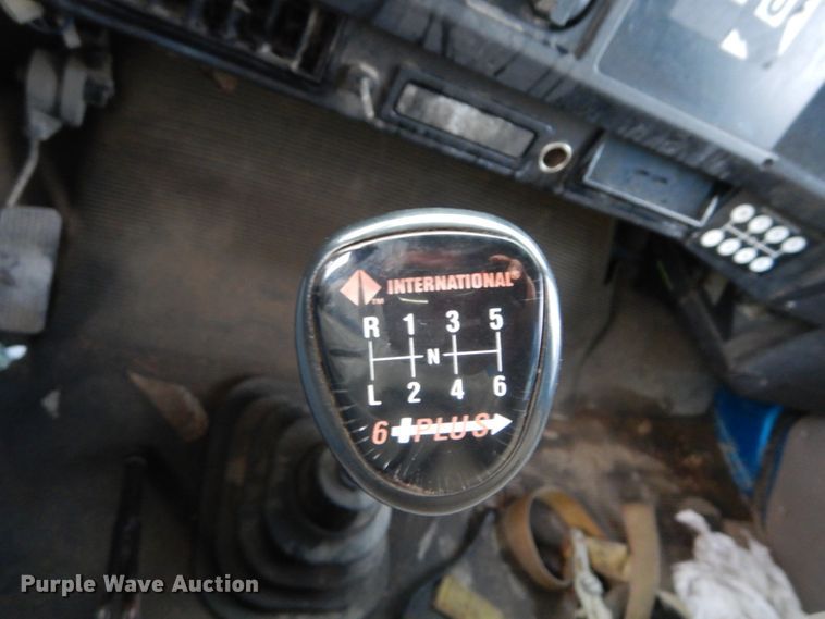 image for item DH5017 1998 International 4700 box truck