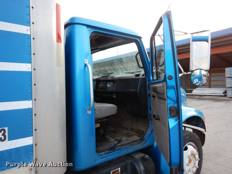 image for item DH5017 1998 International 4700 box truck