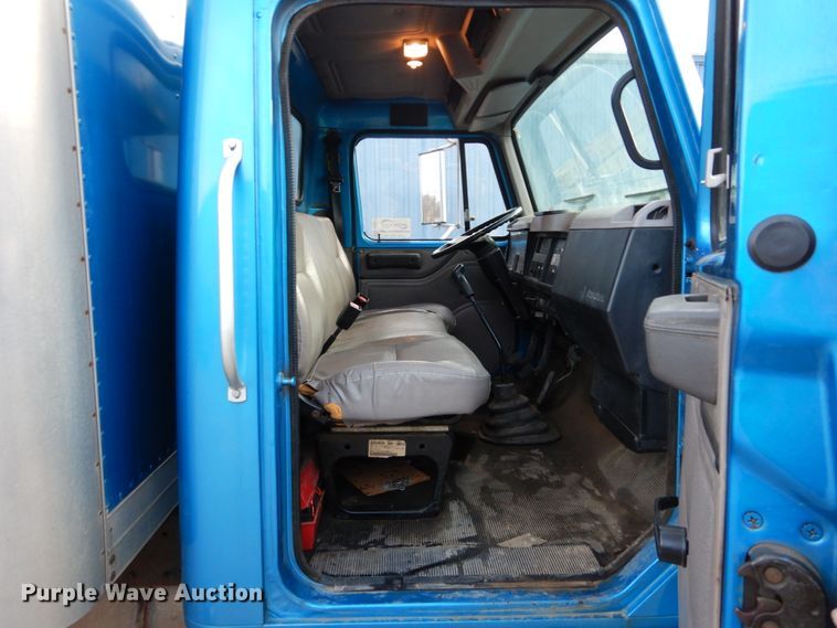 image for item DH5017 1998 International 4700 box truck