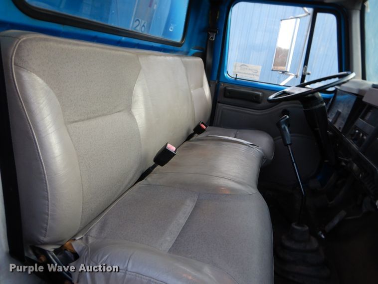 image for item DH5017 1998 International 4700 box truck