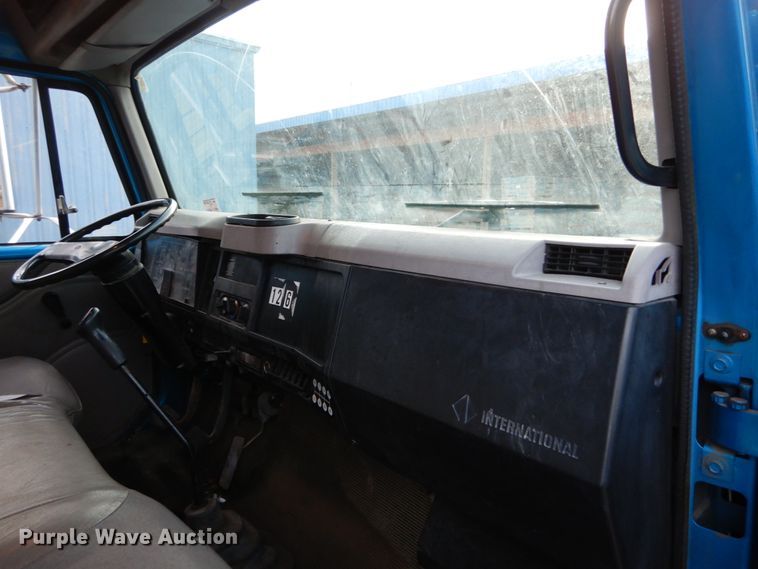 image for item DH5017 1998 International 4700 box truck