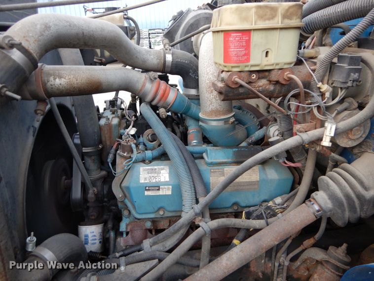 image for item DH5017 1998 International 4700 box truck