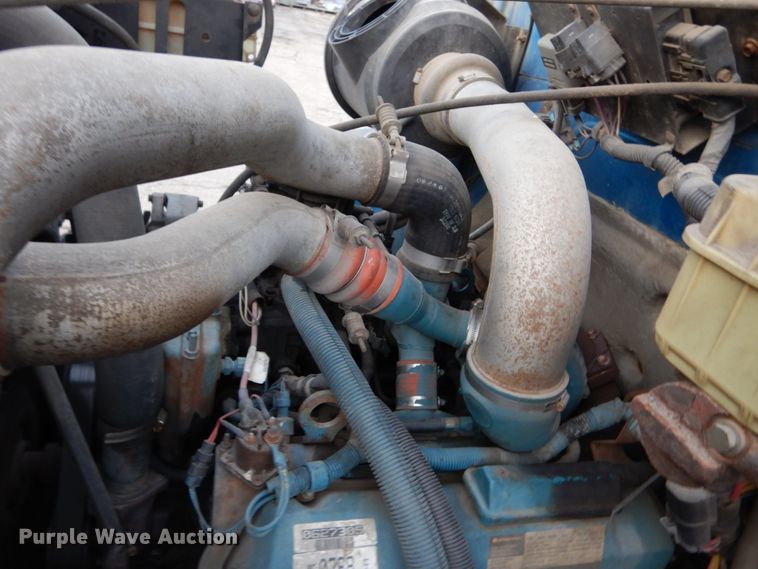 image for item DH5017 1998 International 4700 box truck