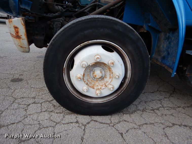 image for item DH5017 1998 International 4700 box truck