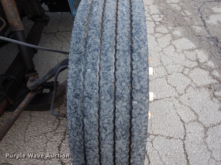 image for item DH5017 1998 International 4700 box truck