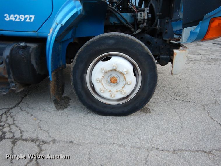 image for item DH5017 1998 International 4700 box truck