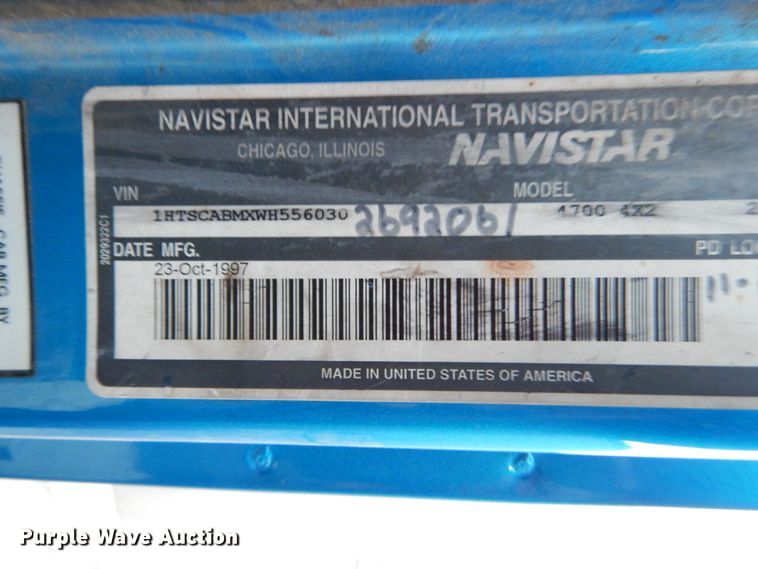 image for item DH5017 1998 International 4700 box truck