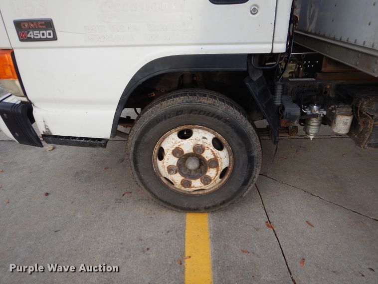 image for item DH6855 2005 GMC W4500 box truck